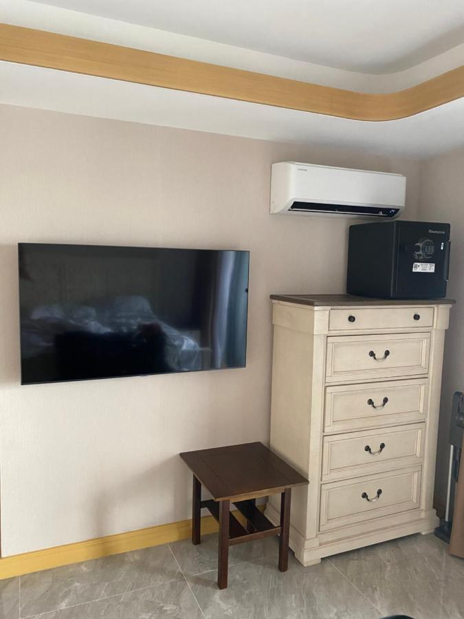 Walking Street Condo Beautiful 1 King Bedroom Angeles Bagian luar foto